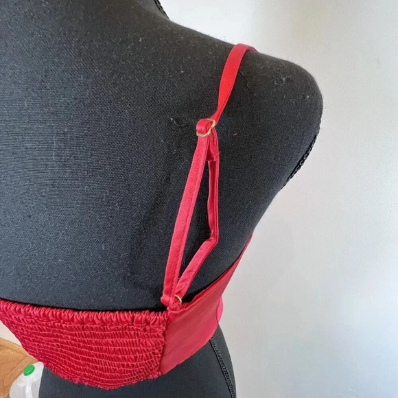 House of Harlow 1960 Red Satin Crop Top Adjustable Spaghetti Straps Size Small - Picture 5 of 9